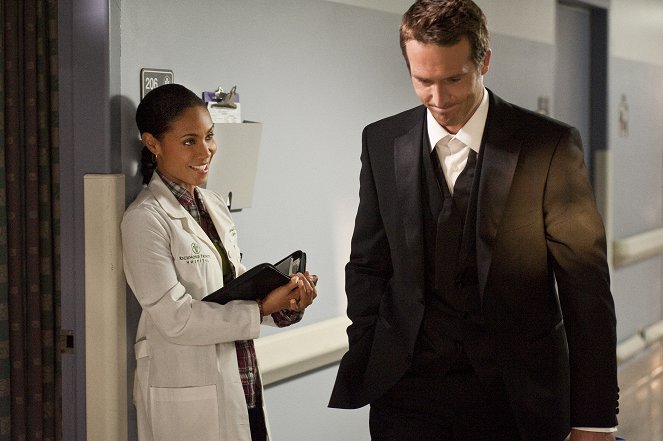 Hawthorne - Season 1 - Night Moves - Photos - Jada Pinkett Smith, Michael Vartan