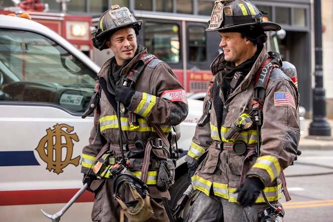 Chicago Fire - Season 9 - My Lucky Day - Photos - Taylor Kinney, Jesse Spencer