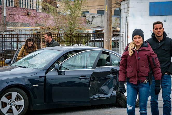 Chicago P.D. - Season 8 - In Your Care - Photos - Tracy Spiridakos, Jesse Lee Soffer