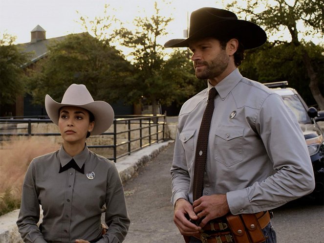 Walker - Season 1 - Back in the Saddle - Z filmu - Lindsey Morgan, Jared Padalecki
