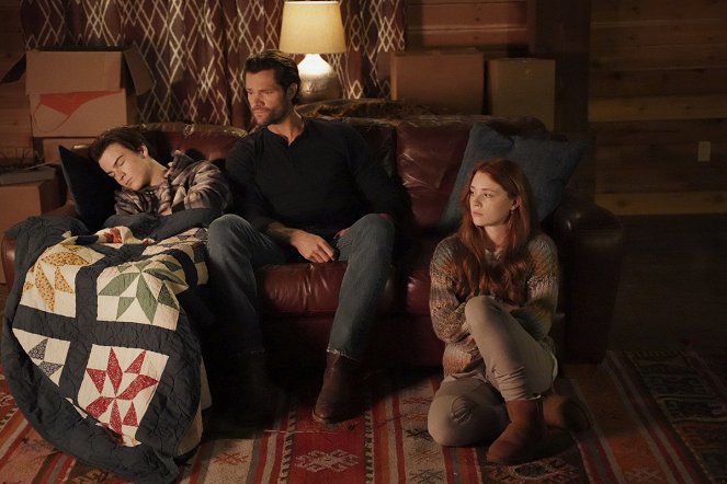 Walker - Pilot - Filmfotos - Kale Culley, Jared Padalecki, Violet Brinson