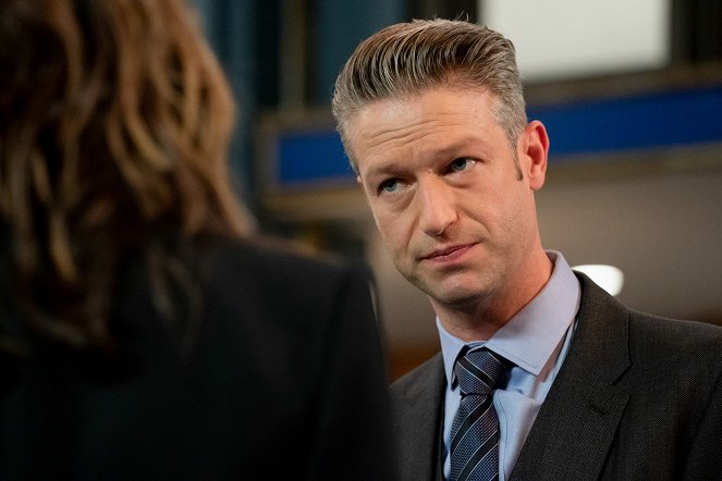 Law & Order: Special Victims Unit - The Long Arm of the Witness - Van film - Peter Scanavino