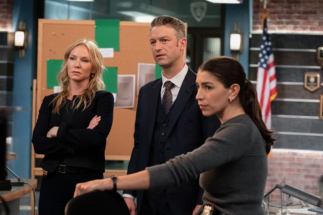 New York, unité spéciale - The Long Arm of the Witness - Film - Kelli Giddish, Peter Scanavino