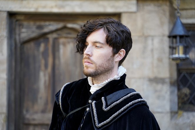 A Discovery of Witches - Episode 3 - Photos - Tom Hughes
