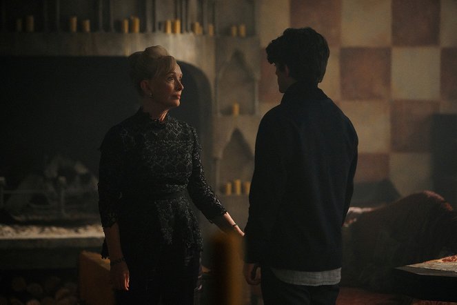 A Discovery of Witches - Season 2 - Episode 4 - Photos - Lindsay Duncan