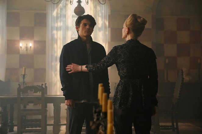 A Discovery of Witches - Episode 4 - Photos - Edward Bluemel