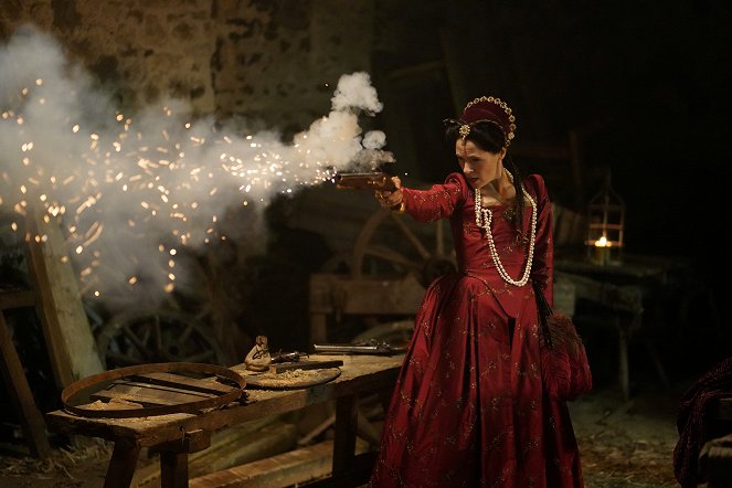 A Discovery of Witches - Season 2 - In der Höhle des Löwen - Filmfotos - Elaine Cassidy