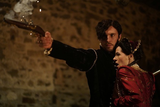 A Discovery of Witches - Episode 5 - Photos - Tom Hughes