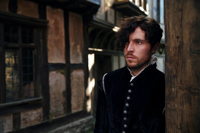A Discovery of Witches - Episode 5 - Van film - Tom Hughes