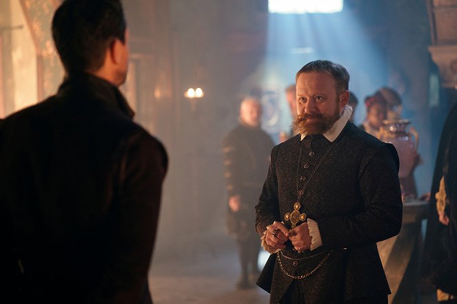 A Discovery of Witches - Season 2 - Episode 7 - Photos - Michael Jibson