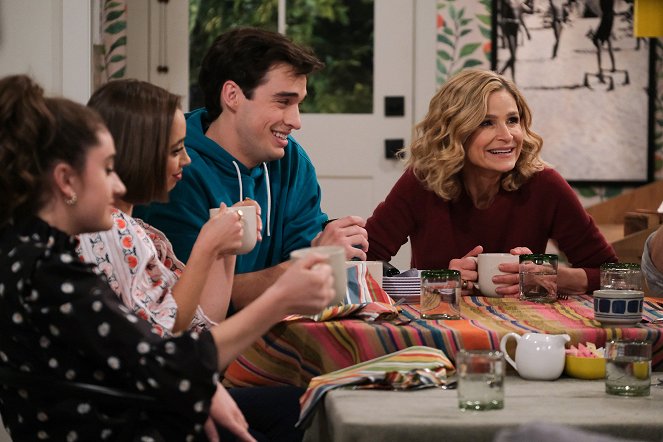 Call Your Mother - Sunday Dinner - Photos - Rachel Sennott, Emma Caymares, Joey Bragg, Kyra Sedgwick