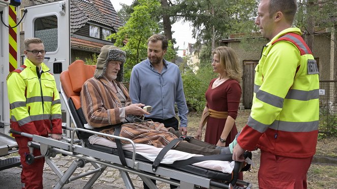 Nächste Ausfahrt Glück - De la película - Ernst Stötzner, Christian Erdmann, Valerie Niehaus