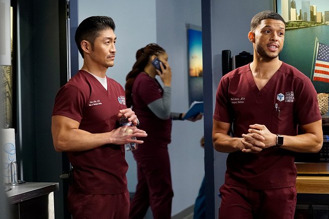 Chicago Med - Season 6 - When Your Heart Rules Your Head - Photos - Brian Tee, Roland Buck III
