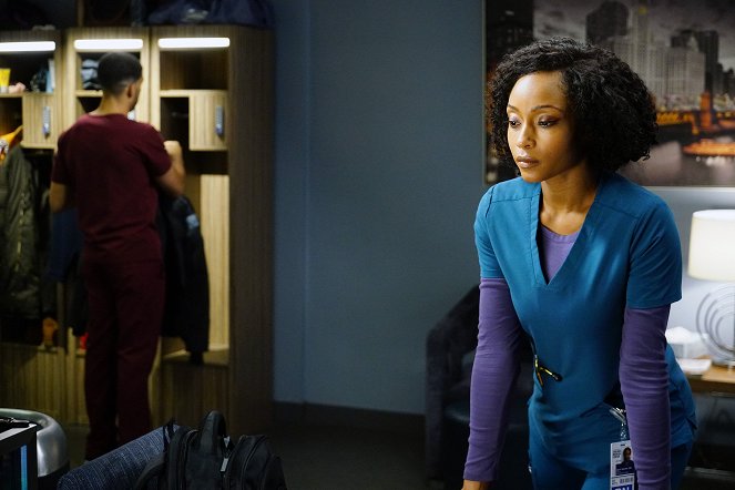 Chicago Med - When Your Heart Rules Your Head - Photos - Yaya DaCosta