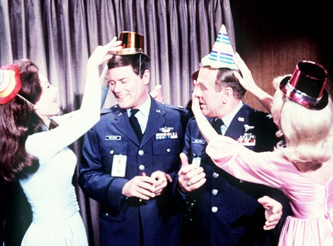 I Dream of Jeannie - Jeannie and the Bachelor Party - Photos - Larry Hagman