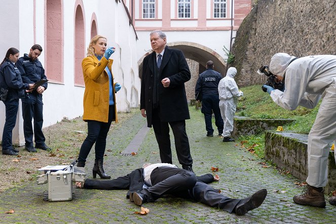 Der Staatsanwalt - Season 16 - Erfolgreich, glücklich, tot - De la película