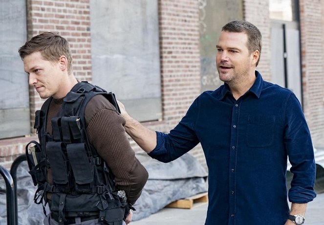 NCIS: Los Angeles - The Frogman's Daughter - Van film - Chris O'Donnell