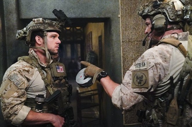 SEAL Team - The Carrot or the Stick - Film - Max Thieriot, David Boreanaz