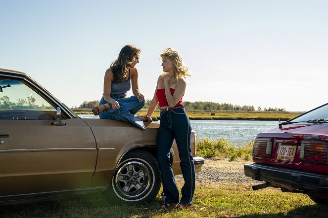 Bridge and Tunnel - A Perfect Couple - Filmfotos - Caitlin Stasey, Isabella Farrell