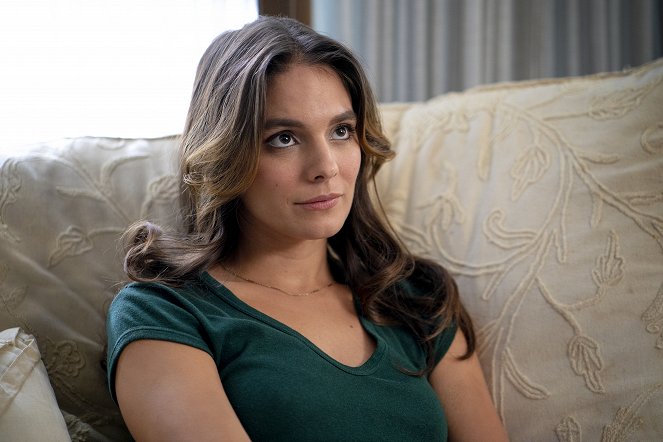 Bridge and Tunnel - Today Is Your Birthday - Filmfotos - Caitlin Stasey