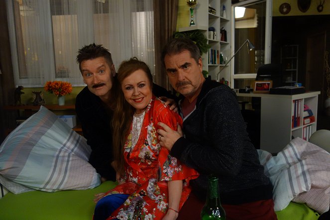 Susedia - Season 9 - Olé-namasté - Werbefoto - Andy Kraus, Marta Sládečková, Peter Marcin
