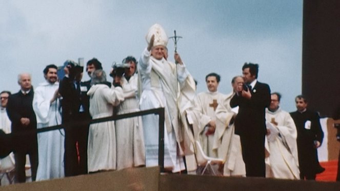Feltárt történelem - II. János Pál: Egy modern pápa - Filmfotók