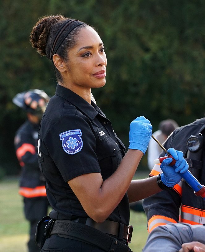 9-1-1: Lone Star - Friends with Benefits - Photos - Gina Torres