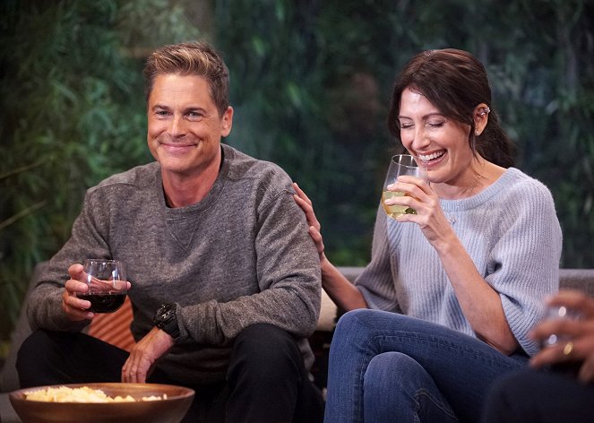 9-1-1: Lone Star - Friends with Benefits - Photos - Rob Lowe, Lisa Edelstein