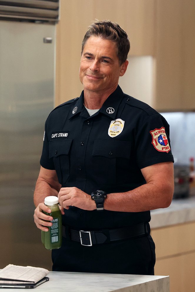 9-1-1: Lone Star - Difficult Conversations - Photos - Rob Lowe
