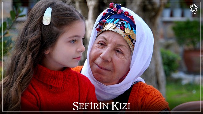 Veľvyslancova dcéra - Episode 19 - Fotosky - Beren Gençalp, Zerrin Sümer