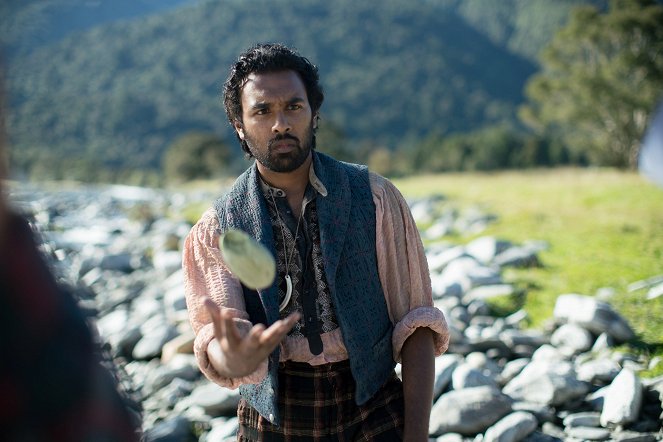 The Luminaries - Druckmittel - Filmfotos - Himesh Patel