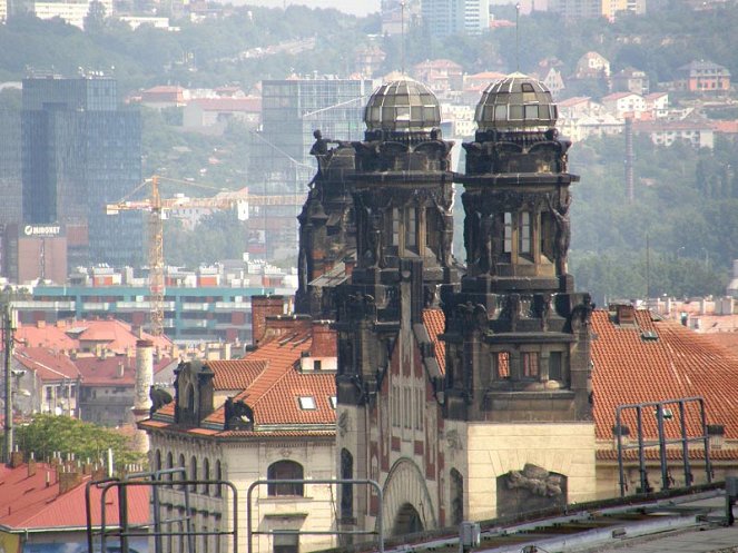 Praha, město věží - Věže mezi Petrským náměstím a Hlavním nádražím - Z filmu