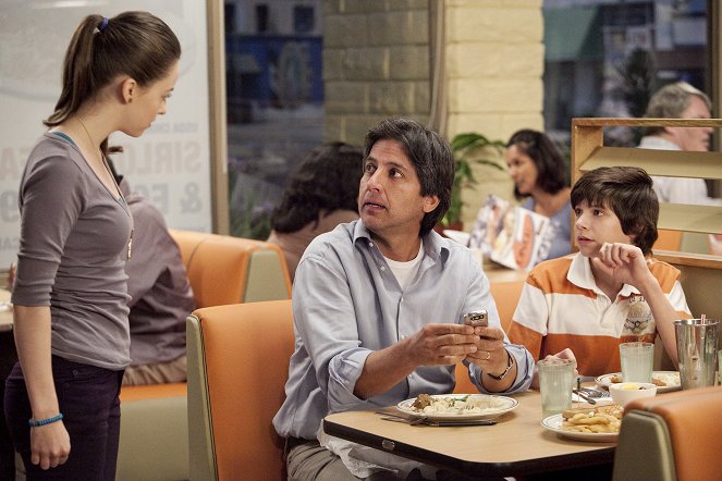 Men of a Certain Age - Powerless - Filmfotók - Brittany Curran, Ray Romano, Braeden Lemasters