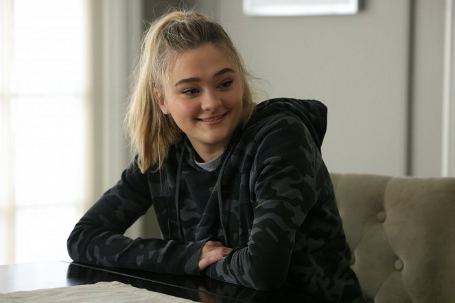 A Million Little Things - Non-Essential - Photos - Lizzy Greene