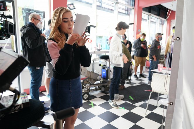 American Housewife - The Guardian - Tournage - Meg Donnelly
