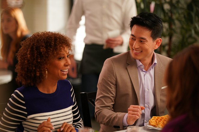 American Housewife - The Guardian - Photos - Holly Robinson Peete, Jake Choi
