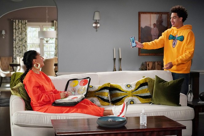 Black-ish - Things Done Changed - Photos - Tracee Ellis Ross, Marcus Scribner