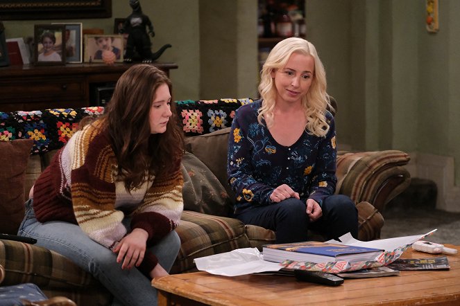 The Conners - A Stomach Ache, a Heartbreak and a Grave Mistake - Photos - Emma Kenney, Alicia Goranson