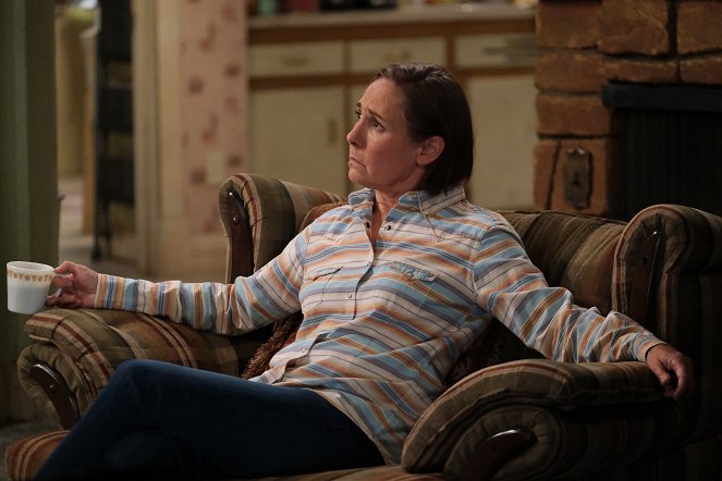 The Conners - A Stomach Ache, a Heartbreak and a Grave Mistake - Photos - Laurie Metcalf