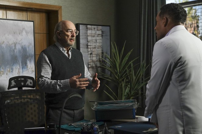 The Good Doctor - We're All Crazy Sometimes - Photos - Richard Schiff