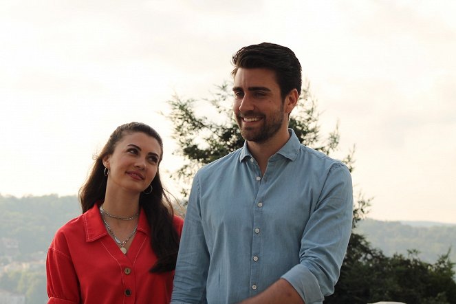 Afili Aşk - Mutluluk Oyunu - De la película - Burcu Özberk, Çağlar Ertuğrul