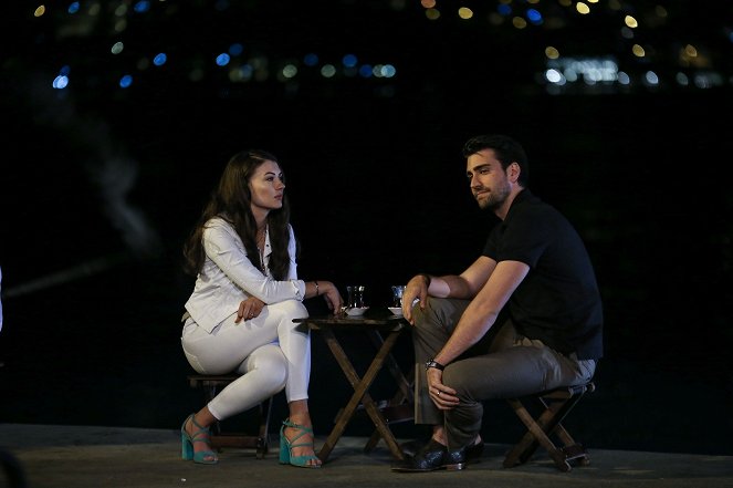 Afili Aşk - Afili Ortaklik - De la película - Burcu Özberk, Çağlar Ertuğrul