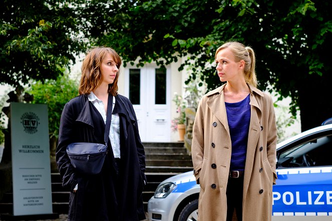 SOKO Potsdam - Season 3 - Küsse in St. Tropez - Filmfotos - Caroline Erikson, Katrin Jaehne