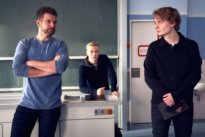 Der Lehrer - Ist das ’n Fetisch, oder muss ich mir Sorgen um dich machen? - Photos - Simon Böer, Julius Nitschkoff, Hannes Linder
