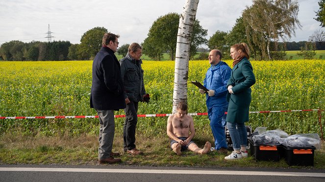 Detektívi zo severu - Ausgesetzt - Z filmu - Ingo Naujoks, Sven Martinek, Christoph Tomanek, Julia E. Lenska