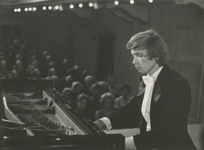 A Pianino in Mid-Air - Photos - Juraj Ďurdiak