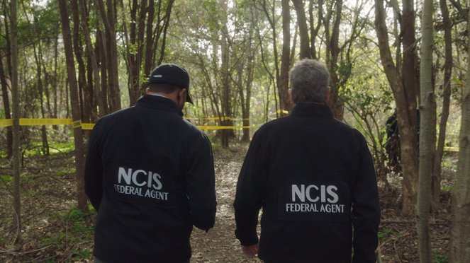 Agenci NCIS: Nowy Orlean - Into Thin Air - Z filmu