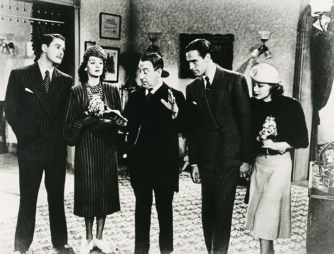 Four's a Crowd - Do filme - Errol Flynn, Rosalind Russell, Hugh Herbert, Patric Knowles, Olivia de Havilland