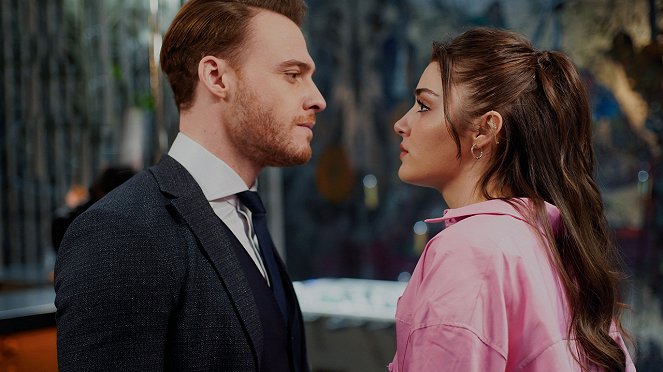 Láska klepe na dveře - Epizoda 33 - Z filmu - Kerem Bürsin, Hande Erçel