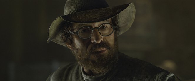 Chaos Walking - Photos - Demián Bichir